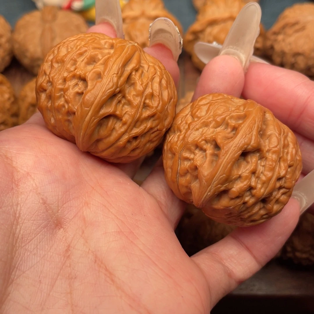 文玩核桃吊坠红皮肉铁锤39