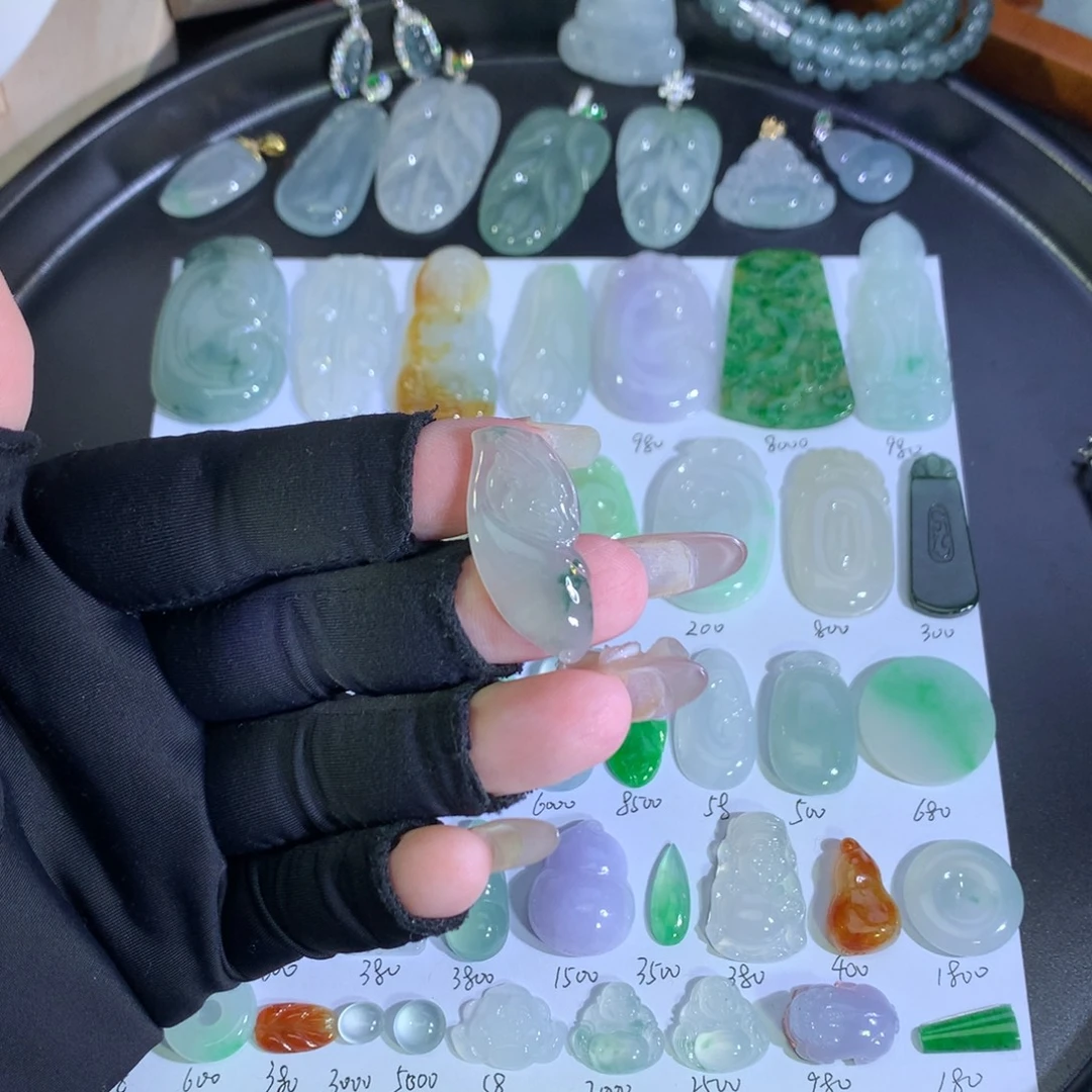 翡翠未镶嵌吊坠(不含链)龙宝宝