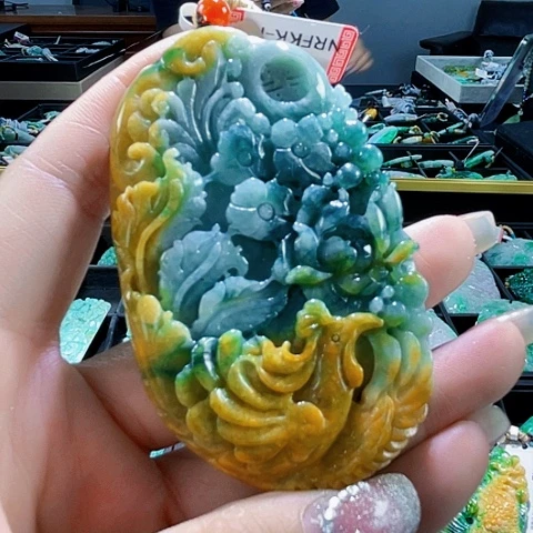 颈饰未镶嵌翡翠一个