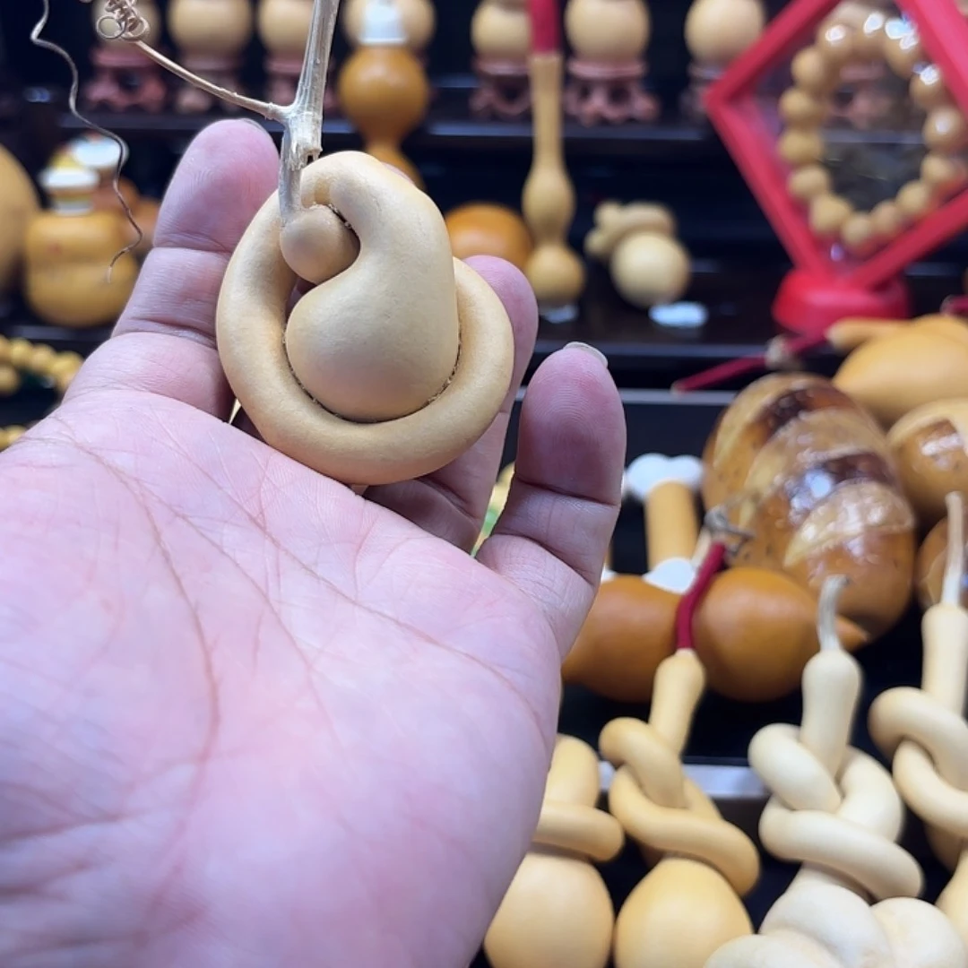 小***困一把抓一把抓地球仪