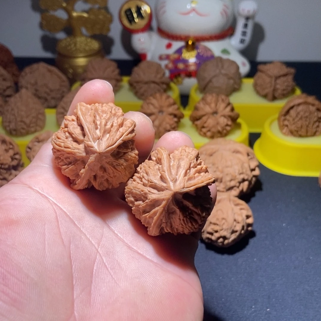 文玩核桃吊坠文山羊角三楞