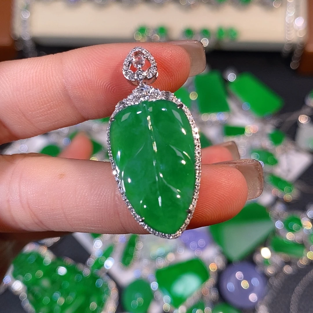 翡翠18K金镶嵌颈饰