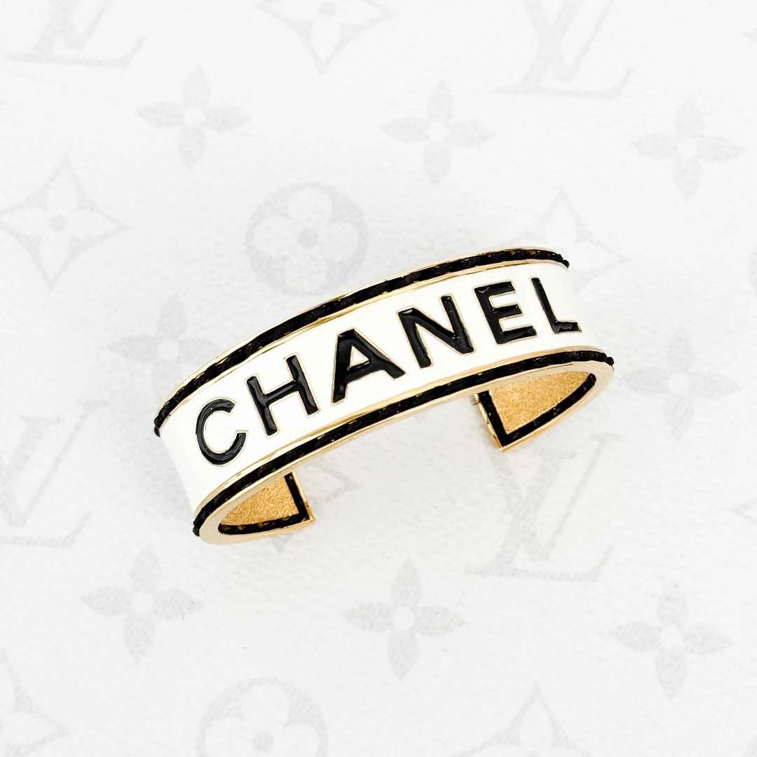 99新 Chanel/香奈儿 24C黑白色字母珐琅开口手镯