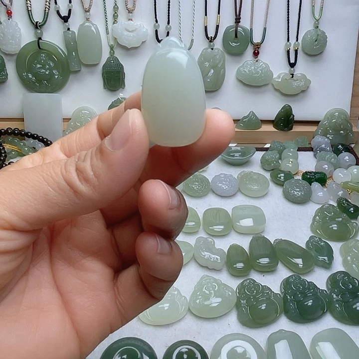 龙***喵和田玉未镶嵌颈饰