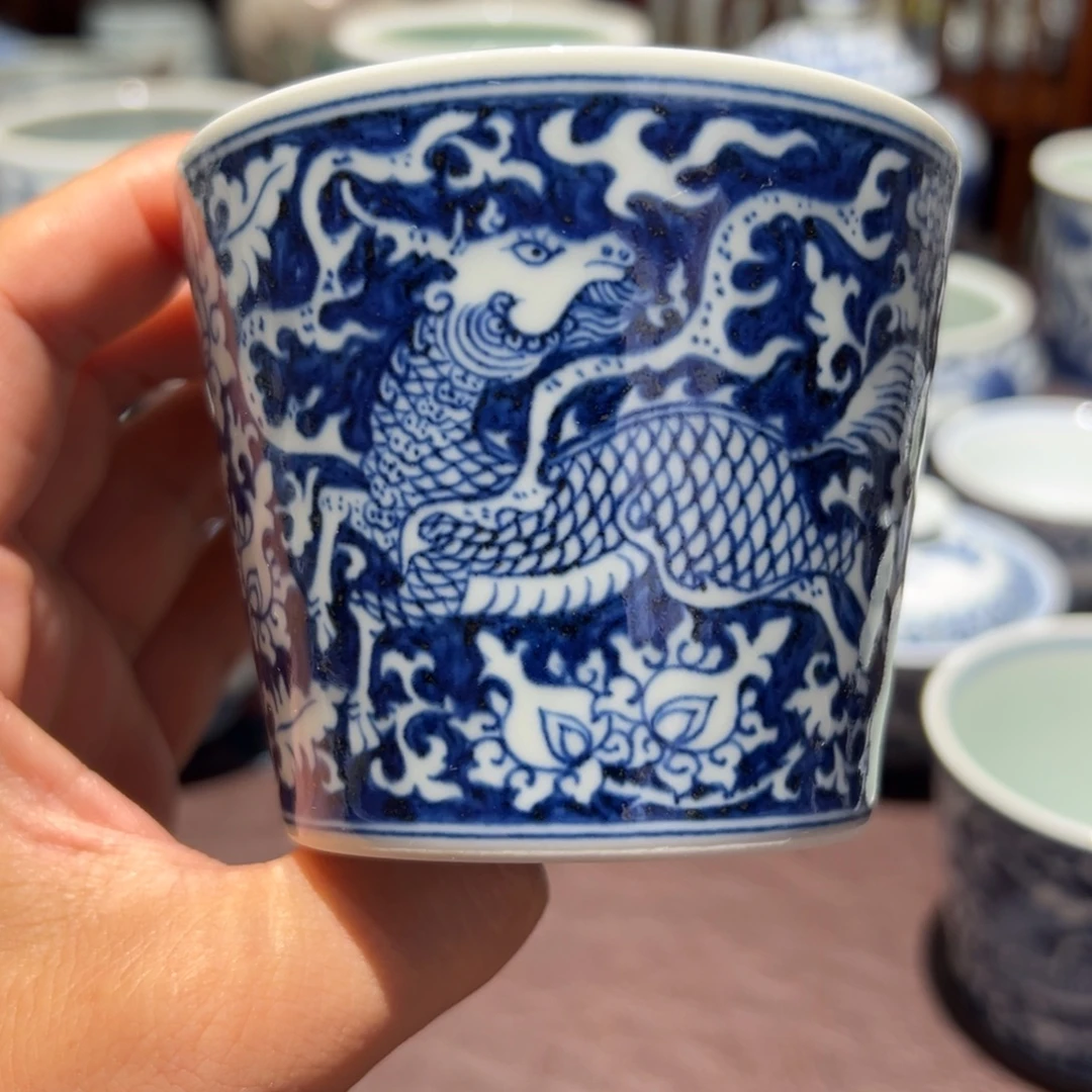 精品青花留白麒麟凤凰可乐杯口径约8.5厘米