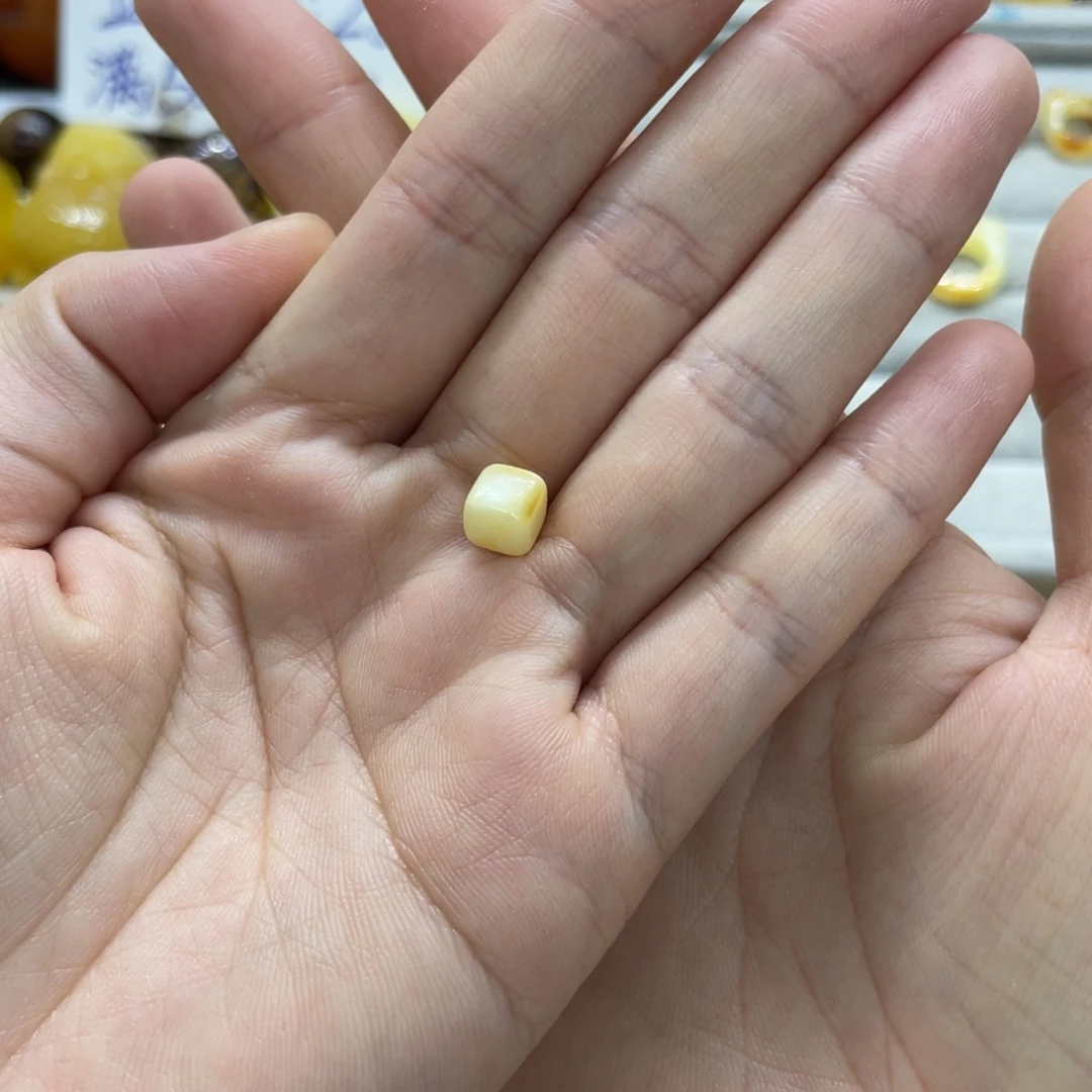 ^***^裸石琥珀未镶嵌存