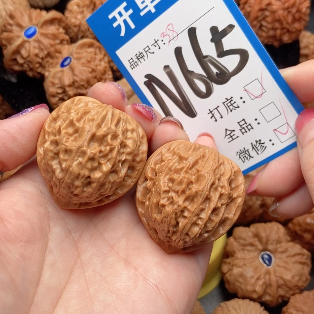 吊坠桃核核桃金牛