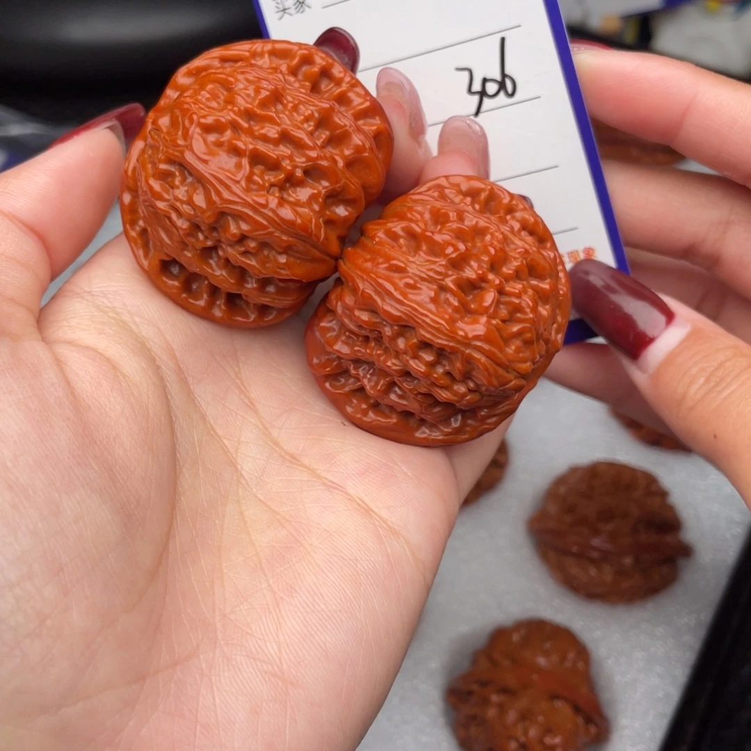 桃核把件42白狮子306