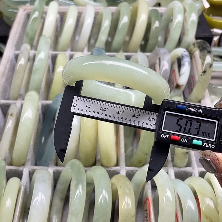 蛇纹石玉未镶嵌手镯181