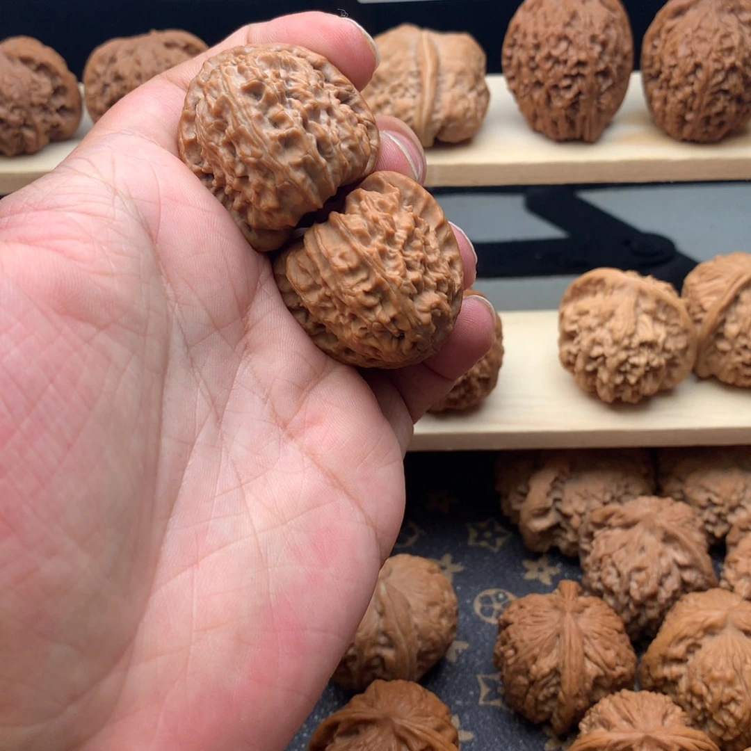 文玩核桃把件34尺全品无修白狮子