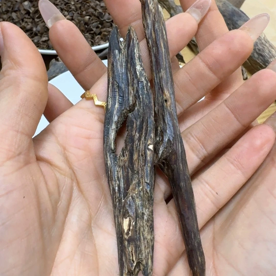 沉香沉香枕w*w块料奇楠树心油虫漏15.9克多样性发货