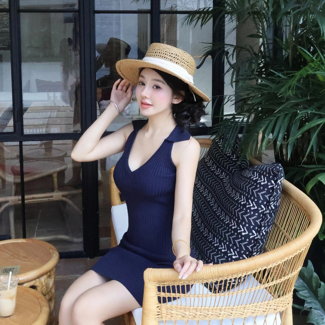 高级感藏蓝显白神器法式无袖修身针织翻领包臀连衣裙女装