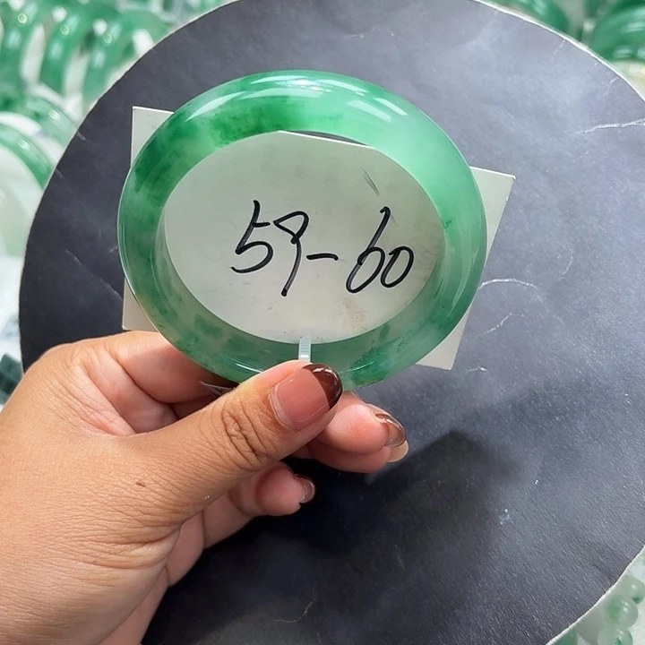 石英质玉（非洲翠）未镶嵌手镯