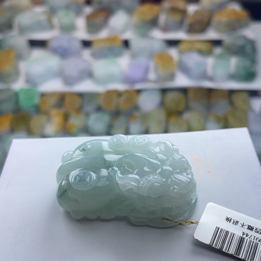翡翠未镶嵌颈饰貔貅