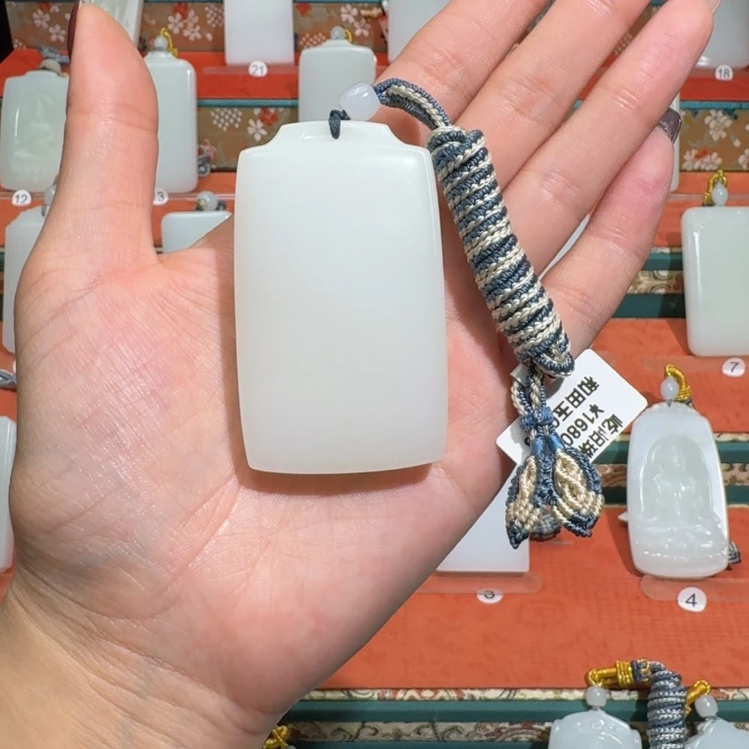 花***和田玉未镶嵌颈饰