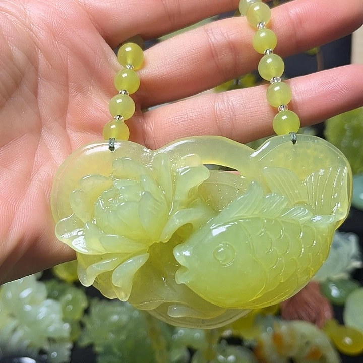 蛇纹石玉未镶嵌颈饰