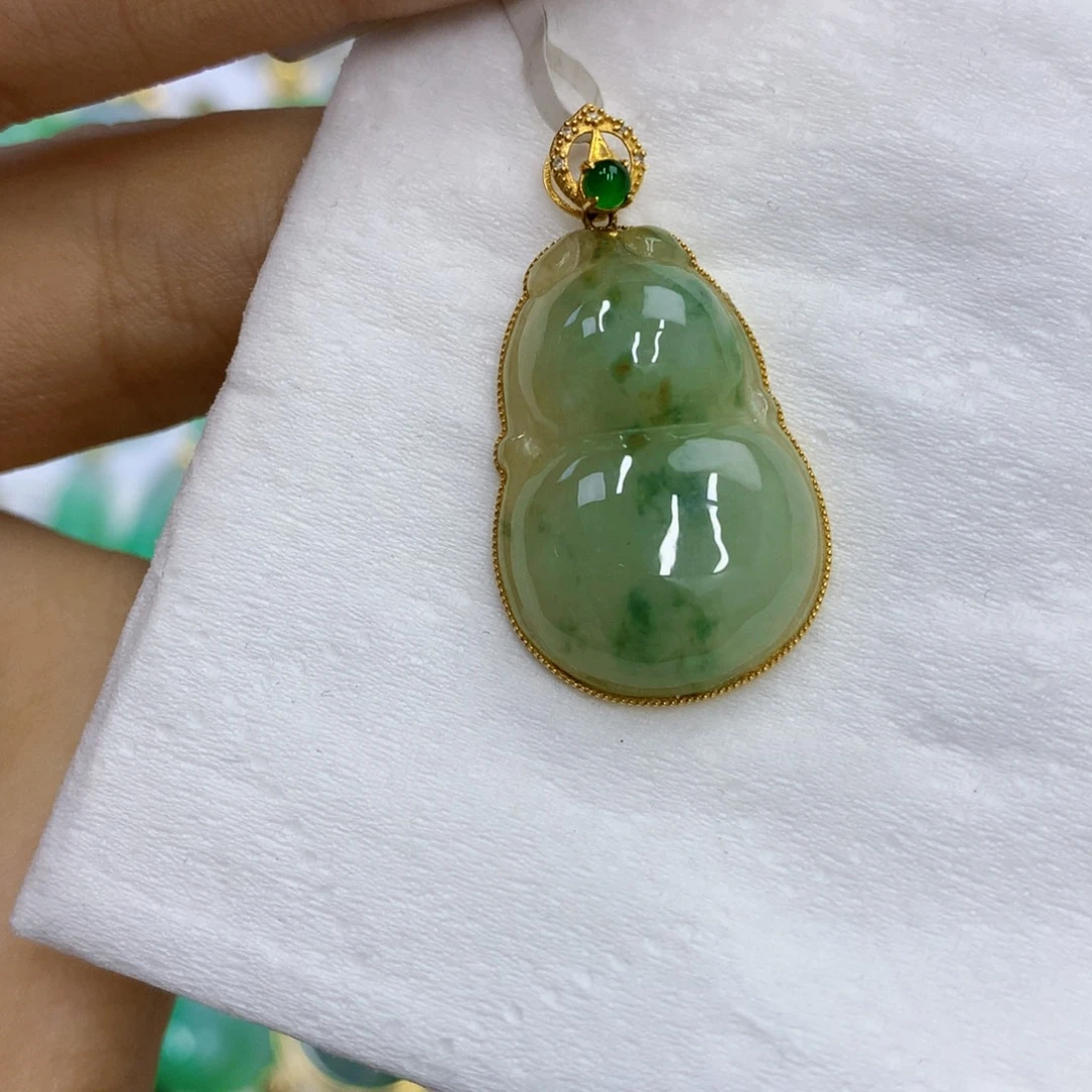 翡翠18K金镶嵌颈饰