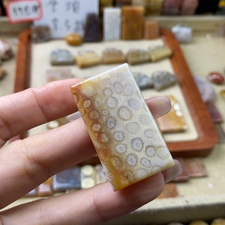 石英岩玉合金颈饰