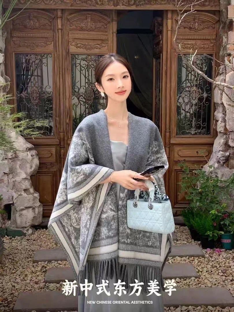 年轻款百搭重磅保暖民国风温柔仙女--流苏灰色披肩
