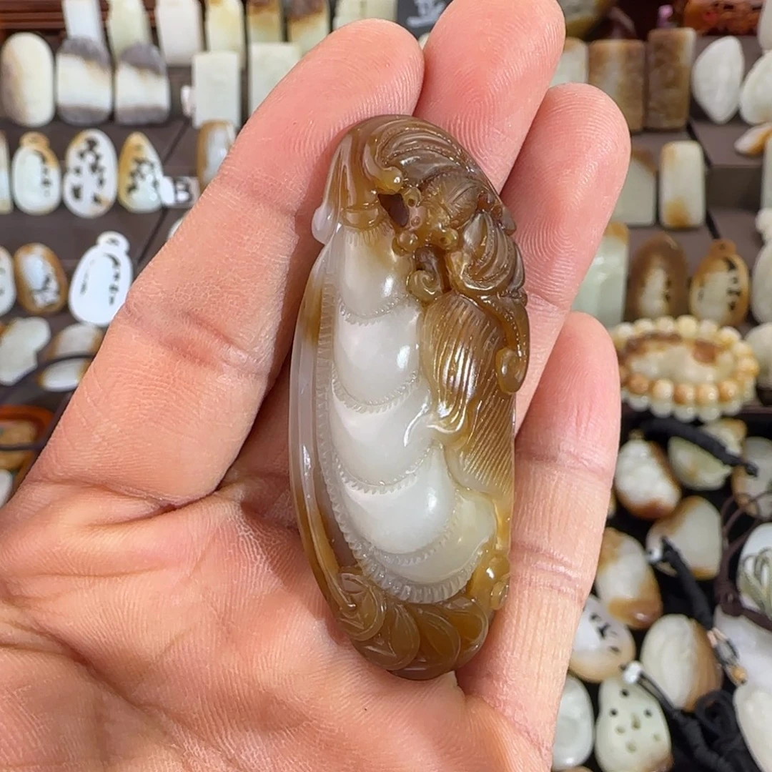 和田玉（糖玉）未镶嵌颈饰【福在眼前】