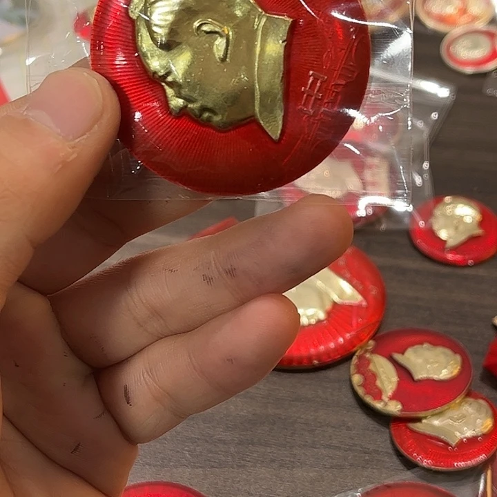 青***藏像章一一一一一高贵轻言