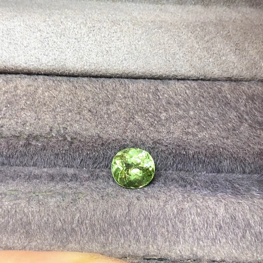 未镶嵌1.75克拉天然全净玻璃体璀璨火彩薄荷绿碧玺碧玺