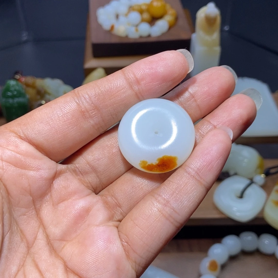 閗***佛颈饰未镶嵌和田玉