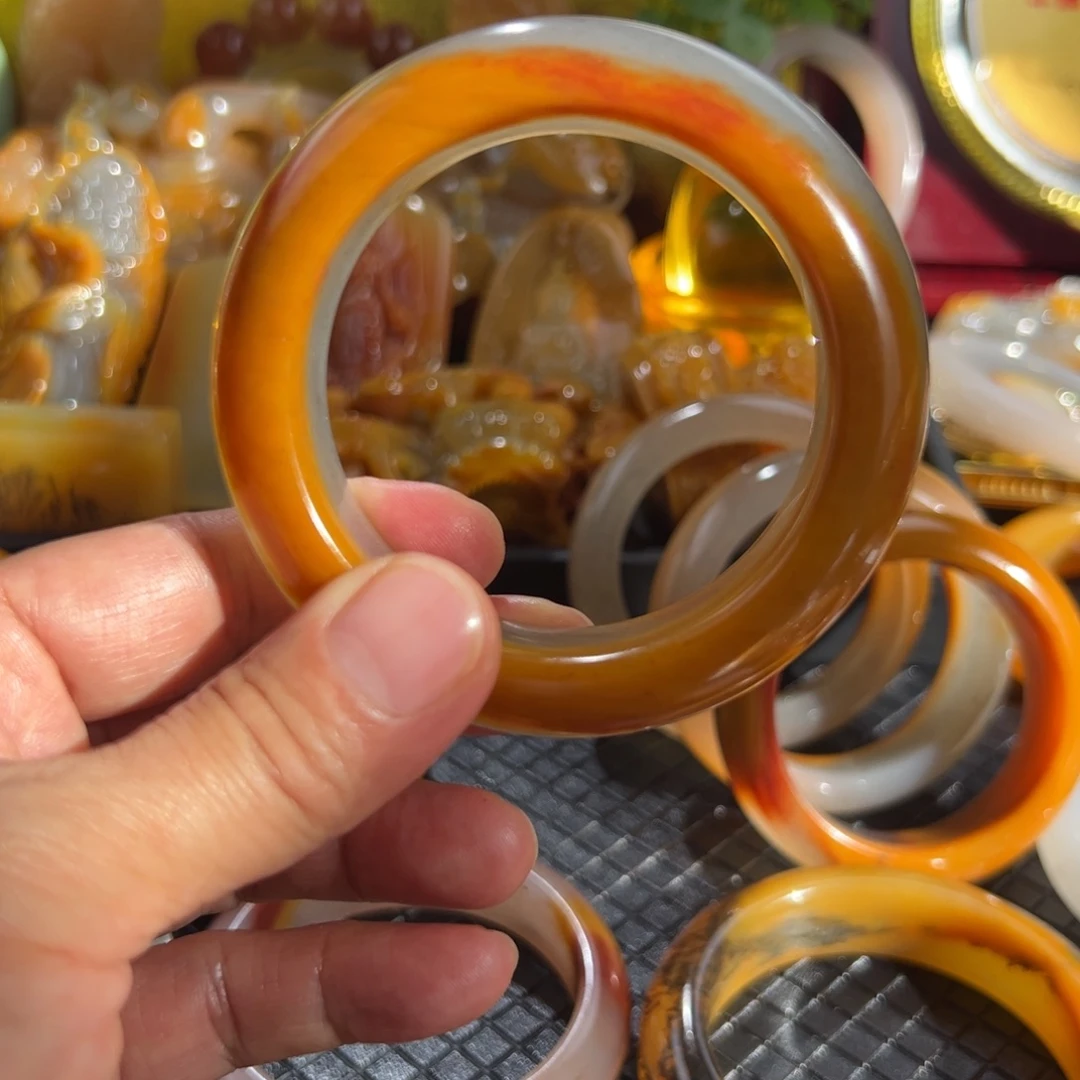 余***念石英质玉未镶嵌颈饰