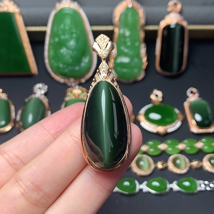 和田玉18K金镶嵌颈饰