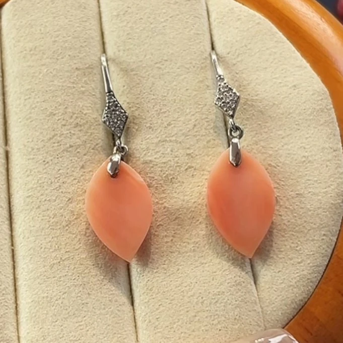 天然宝石红珊瑚耳饰