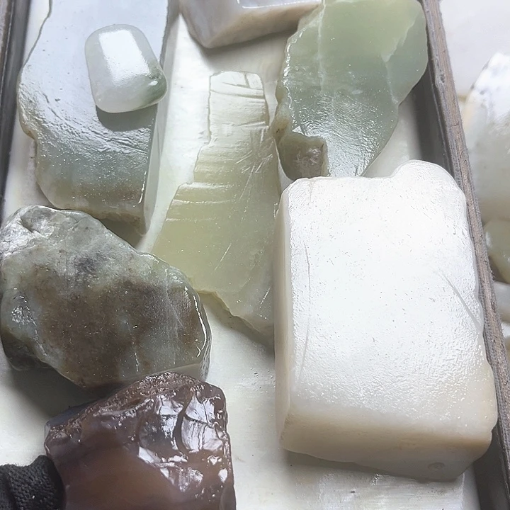 和田玉（糖玉）和田玉边角料9K金镶嵌大****d