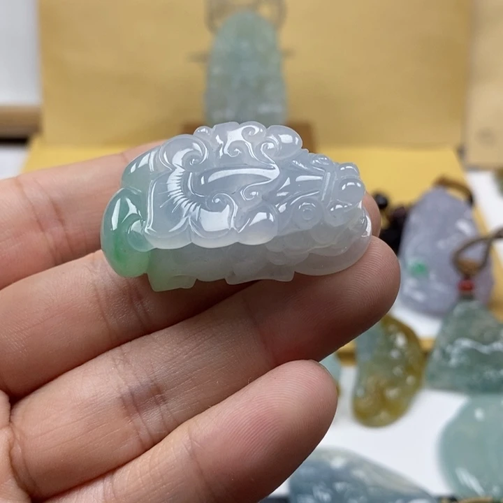 颈饰未镶嵌翡翠缅甸翡翠