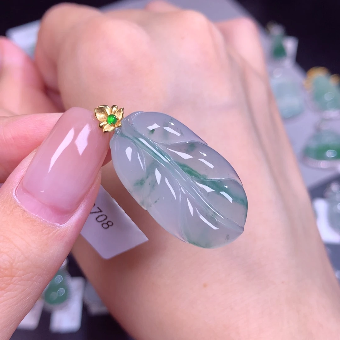 颈饰18K金镶嵌翡翠叶子