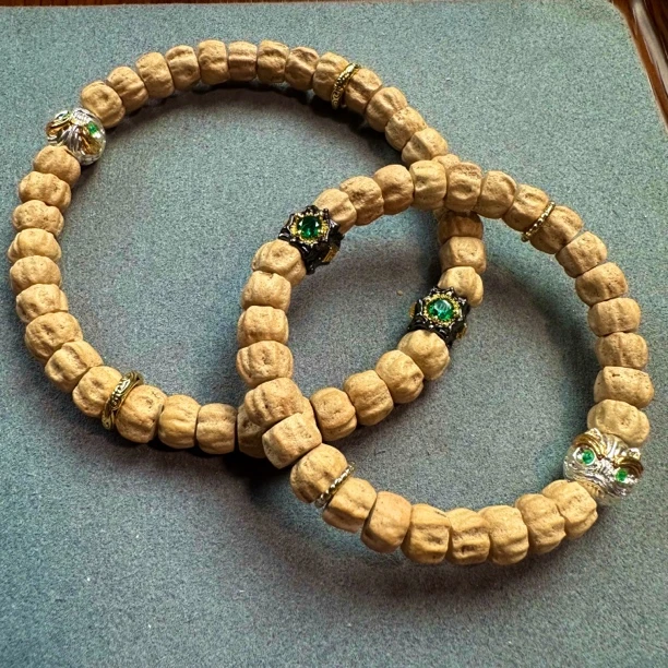 唐广订制《比翼》百香籽文玩手串一对