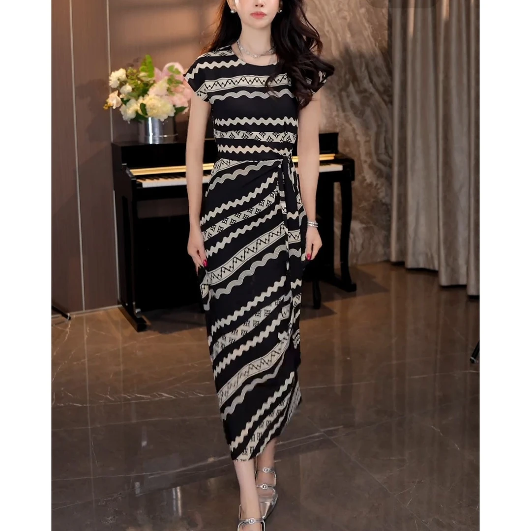 时尚复古系带短袖休闲裙2025夏季新款气质显瘦设计感中长款连衣裙