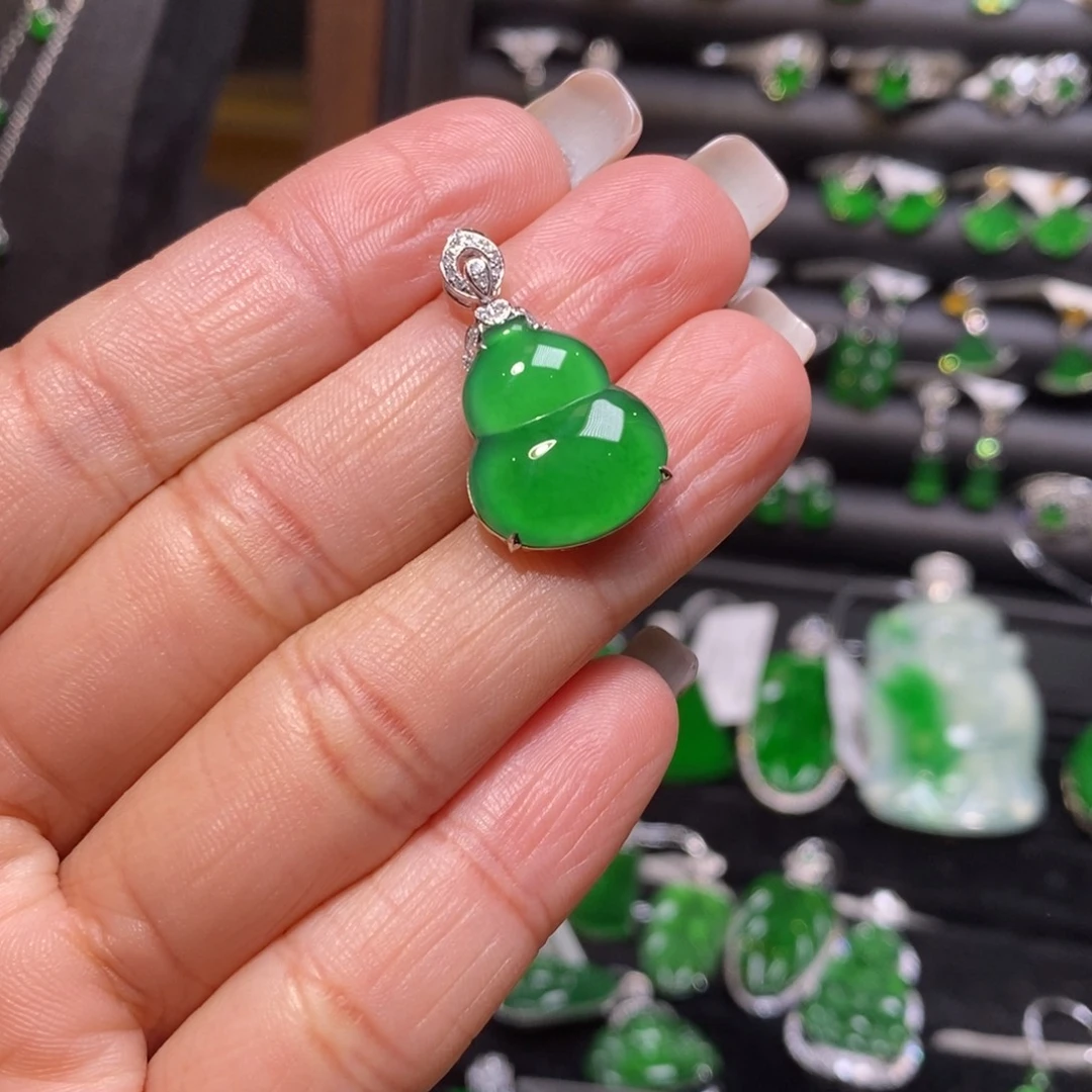 翡翠颈饰18K金镶嵌东***鸡葫芦吊坠