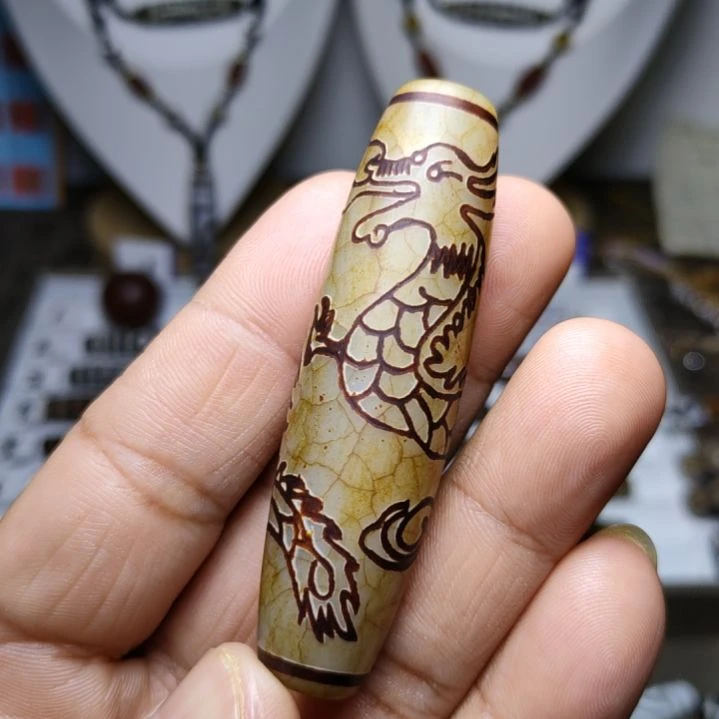 玛瑙/玉髓颈饰未镶嵌?**谓