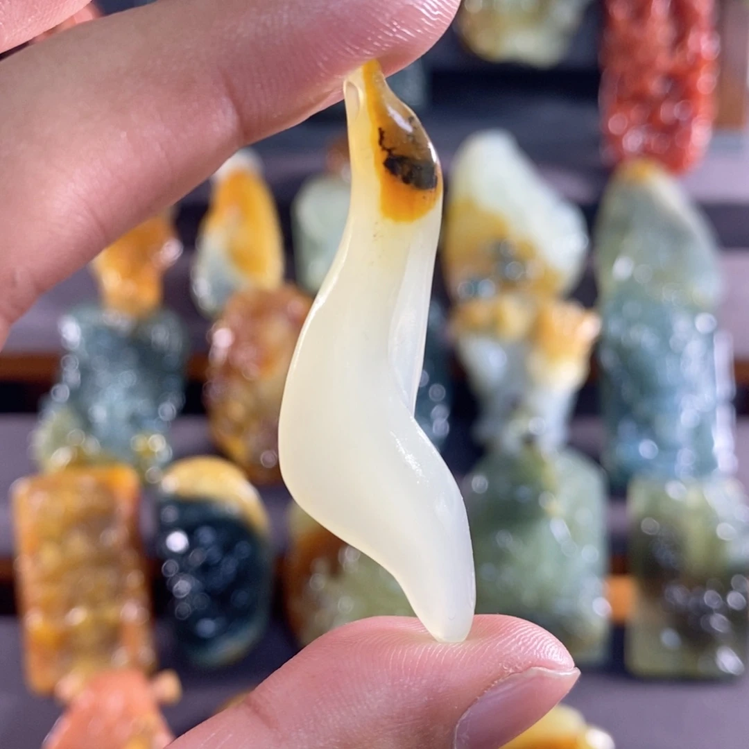 岫玉未镶嵌花玉挂件