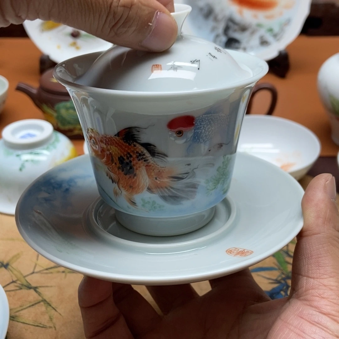管****李手工珐琅彩盖碗金鱼