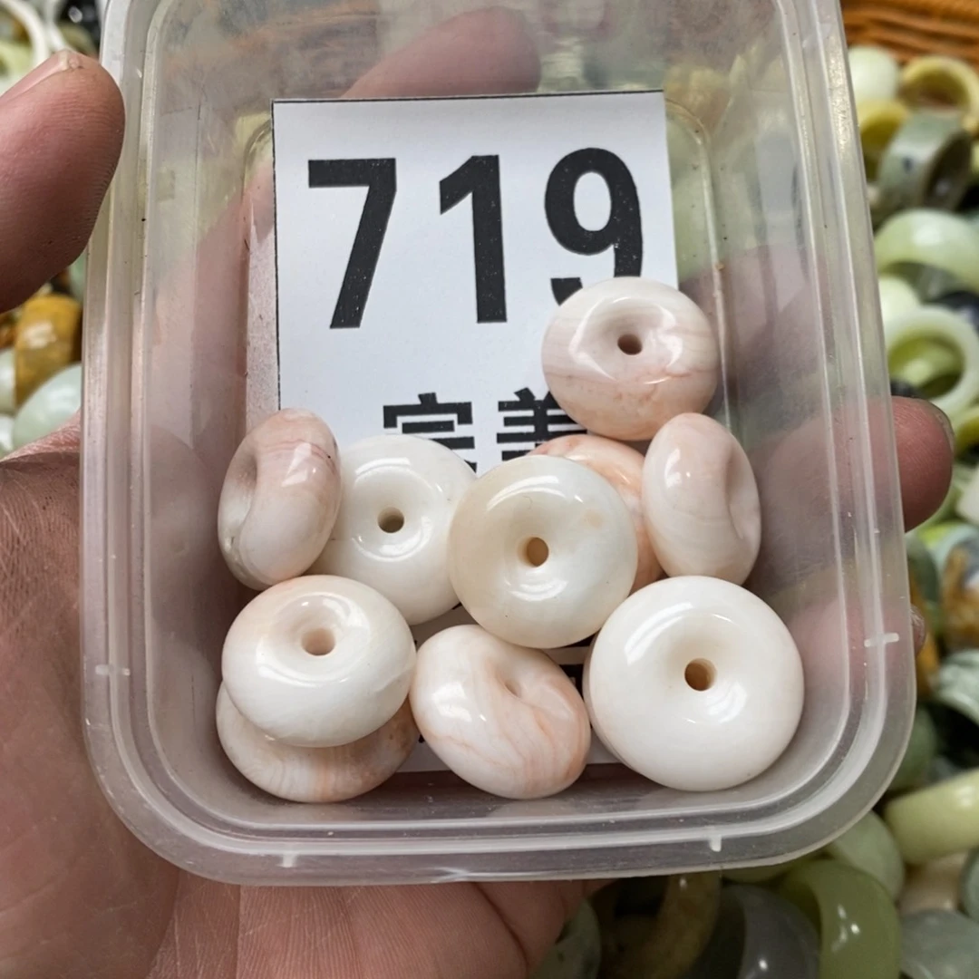 蛇纹石玉挂坠未镶嵌