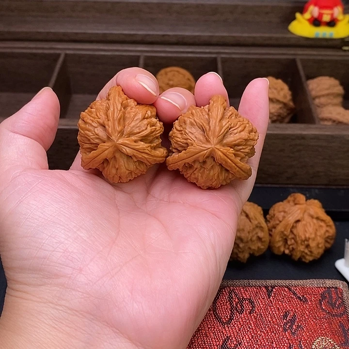 老***铁把件文玩核桃白奔