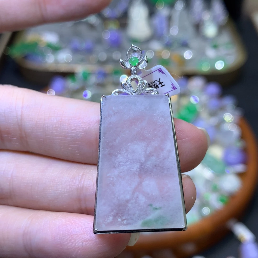 颈饰18K金镶嵌翡翠