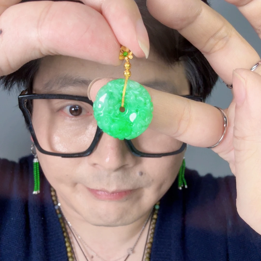 翡翠18K金镶嵌颈饰一件