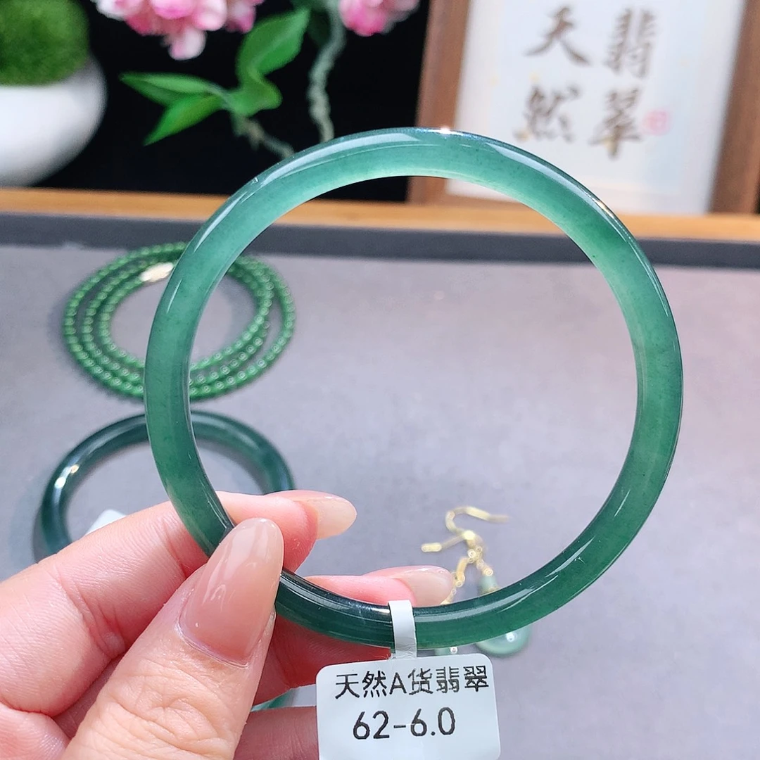 未镶嵌手镯（圆镯）翡翠
