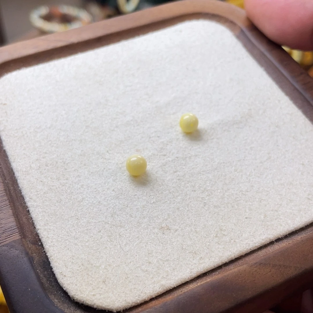 【闪购商品】蜜蜡吊坠(不含链)未镶嵌十*。蜜蜡珠2颗