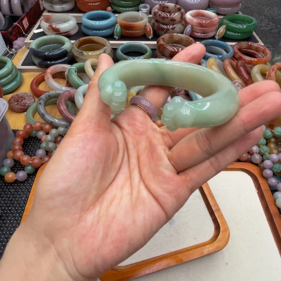 男***〉石英质玉未镶嵌圈口54