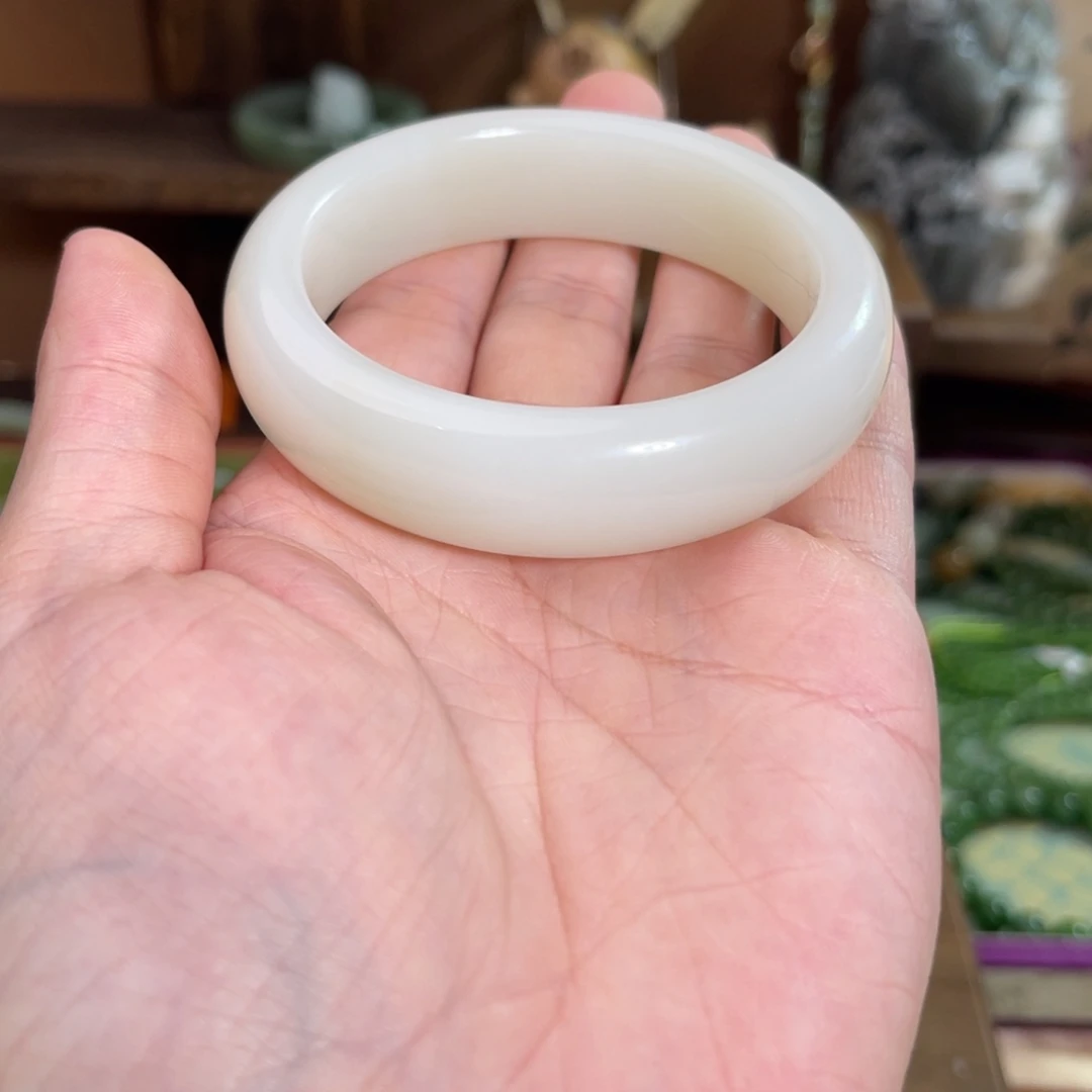 肥***周和田玉未镶嵌手镯