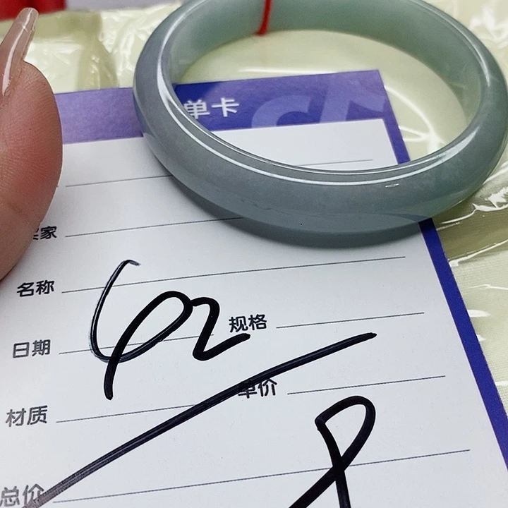 翡翠手镯（圆镯）未镶嵌?****?