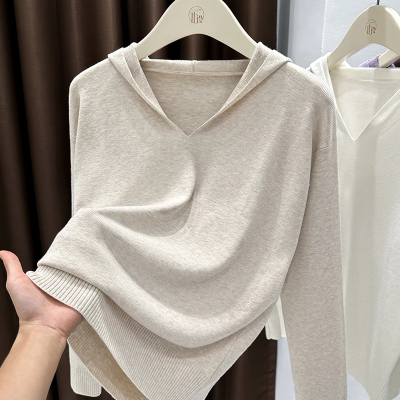 燕麦色长袖上衣女秋季新款连帽设计针织毛衣时尚百搭气质套头小衫