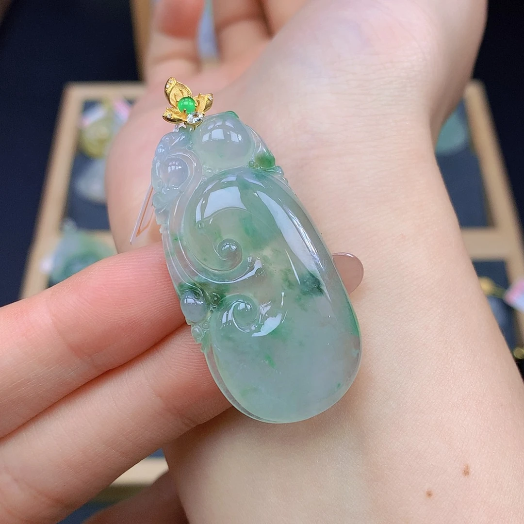 翡翠18K金镶嵌颈饰翡翠